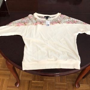 Three quarter inch sleeve top